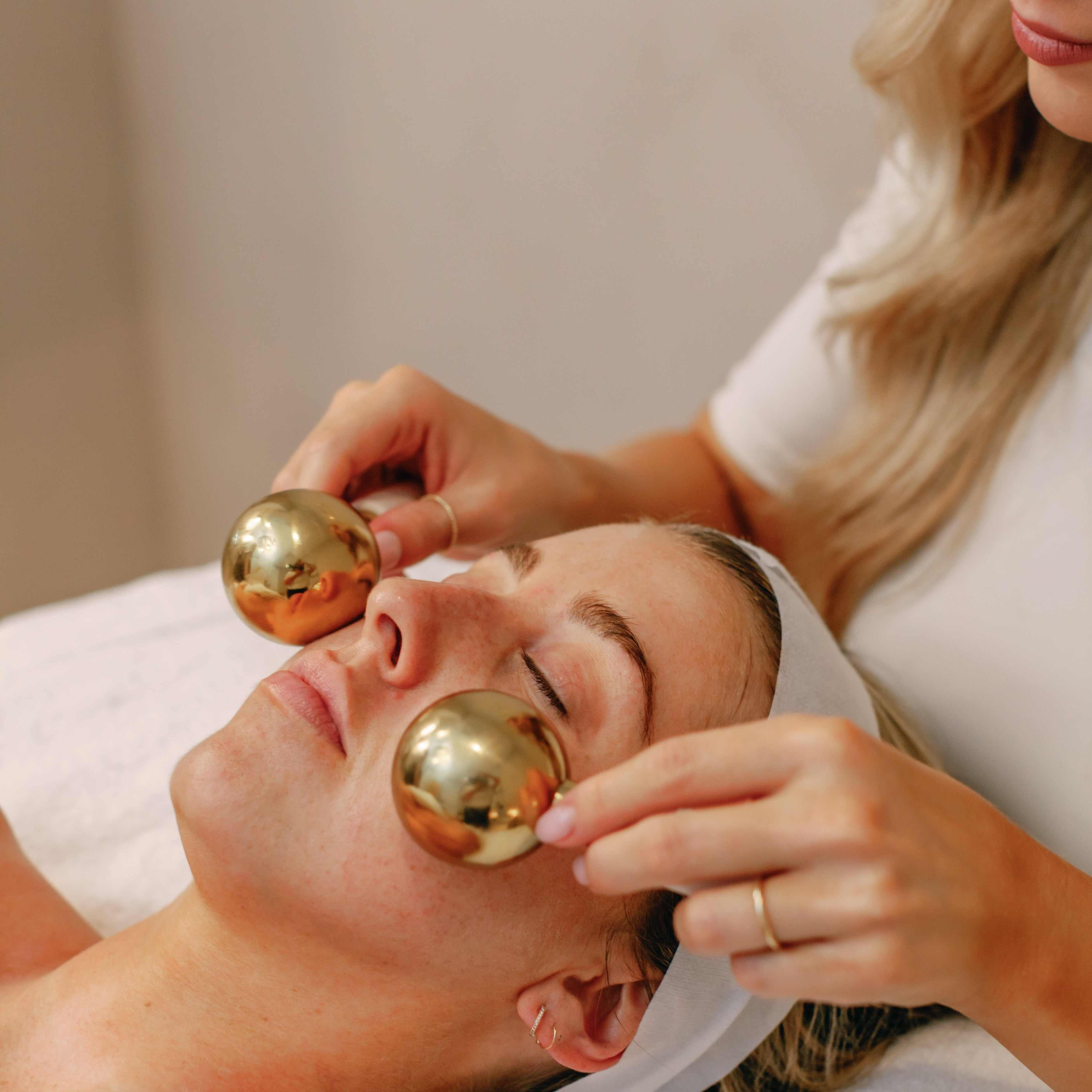 Ice Rolling: Why It Helps Puffy Skin & How to Do It