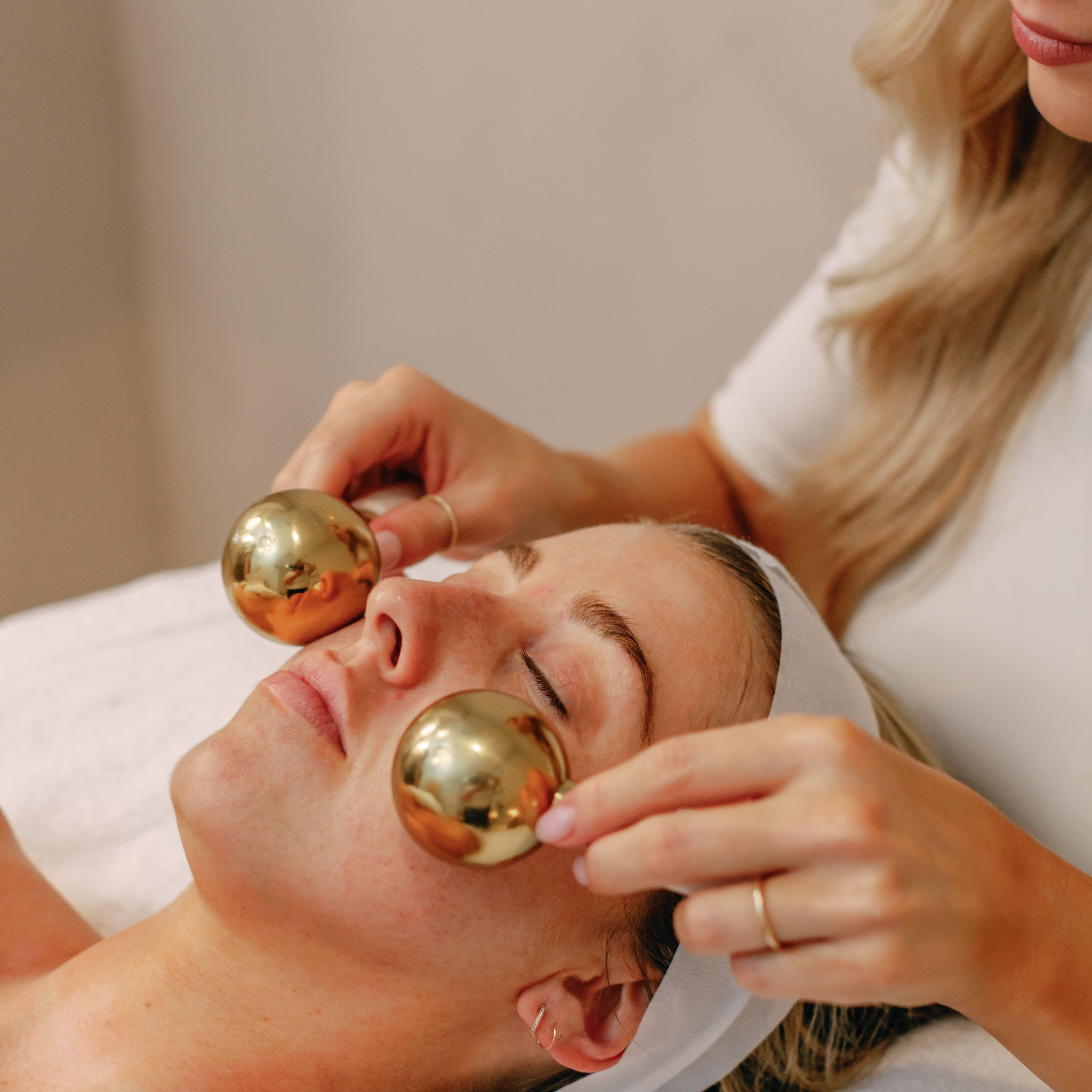 Ice Rolling: Why It Helps Puffy Skin & How to Do It